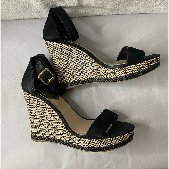 Vince Camuto Shoes - Vince Camuto Suede Leather Wedge
Sandle Platform Liberta
Size:9.5 Black/Beige